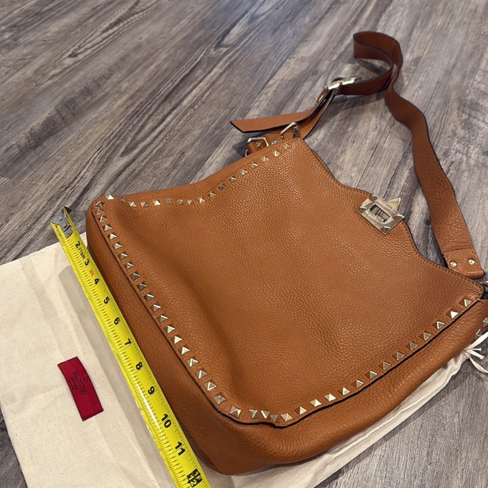 Valentino Garavani ROCKSTUD CALFSKIN HOBO BAG Light Cuir Tobacco Brown Crossbody - Picture 7 of 16